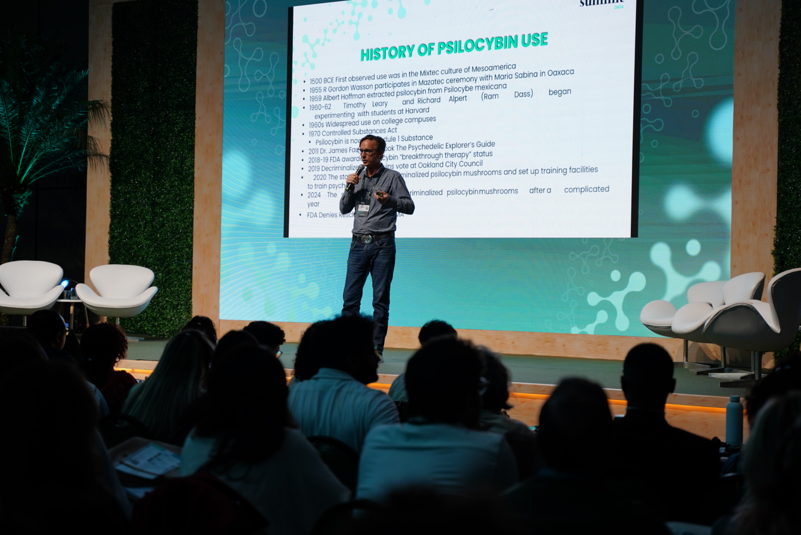 Resumo do Segundo Dia do WeCann Summit 2024 – Sexta-feira, 25 de Outubro 2 Apresentação na Plenária Elisaldo Carlini